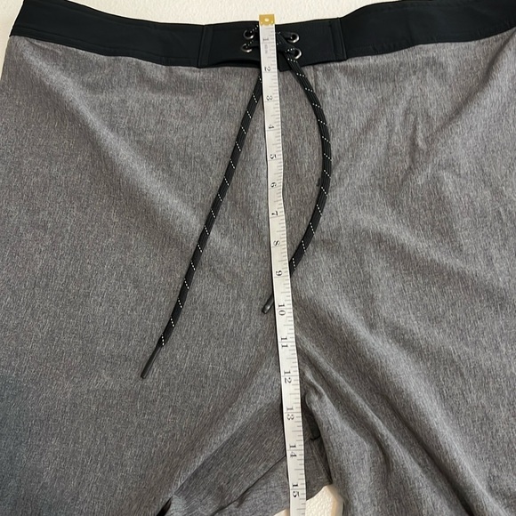 Coolibar Falcon Board Shorts Gray & Black UPF 50+ NWT Sz 38 - Picture 8 of 10